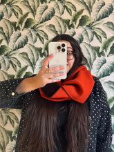 Carica l&#39;immagine nel visualizzatore di Gallery, Balenciaga Sciarpa Logo Scritta Arancione
