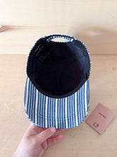 Carica l'immagine nel visualizzatore di Gallery, Miu Miu Cappello Da Baseball In Denim Righe Blu &amp; Bianche Scritta Ricamata
