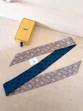 Carica l'immagine nel visualizzatore di Gallery, Fendi Twilly Limited Karligraphy
