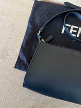 Carica l'immagine nel visualizzatore di Gallery, Fendi Mini Clutch Vitello Baltico Nera Con Tracolla
