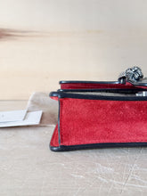 Carica l&#39;immagine nel visualizzatore di Gallery, Gucci Mini Dionysus Verticale GG Supreme Rossa
