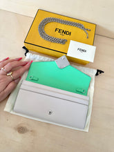 Carica l&#39;immagine nel visualizzatore di Gallery, Fendi Woc FF Diamond Limited Edition
