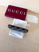 Carica l'immagine nel visualizzatore di Gallery, Gucci Portacarte Verticale GG Shadow Nero/Grigio
