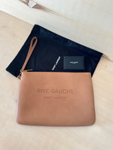 Carica l&#39;immagine nel visualizzatore di Gallery, Saint Laurent Clutch Rive Gauche
