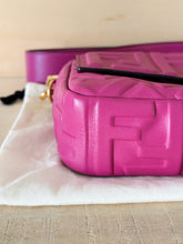 Carica l'immagine nel visualizzatore di Gallery, Fendi Baguette Media Color Lampone
