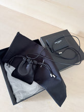Carica l&#39;immagine nel visualizzatore di Gallery, Saint Laurent Porta AirPods E Monete
