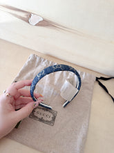 Carica l&#39;immagine nel visualizzatore di Gallery, Gucci Cerchietto GG Denim
