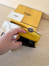 Carica l'immagine nel visualizzatore di Gallery, Fendi Portafoglio Compact FF Round Bicolor
