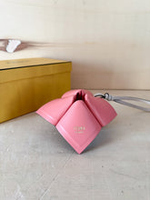Carica l'immagine nel visualizzatore di Gallery, Fendi Charm Fortune Teller Tricolor
