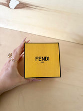 Carica l&#39;immagine nel visualizzatore di Gallery, Fendi Fermaglio FF Forever
