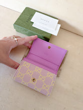 Carica l&#39;immagine nel visualizzatore di Gallery, Gucci Portacarte GG Marmont Bicolor
