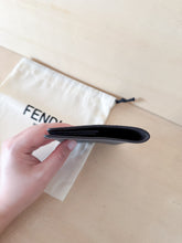 Carica l'immagine nel visualizzatore di Gallery, Fendi Porta Passaporto Pelle Martellata Antracite
