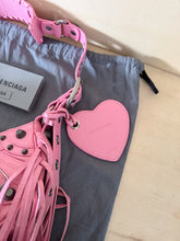 Carica l&#39;immagine nel visualizzatore di Gallery, Balenciaga Borsa Le Cagole XS Con Frange
