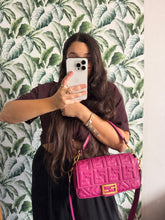 Carica l'immagine nel visualizzatore di Gallery, Fendi Baguette Media Color Lampone
