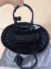 Carica l'immagine nel visualizzatore di Gallery, Balenciaga Basket Bistro Borsa Classica Nera
