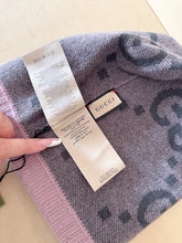 Carica l&#39;immagine nel visualizzatore di Gallery, Gucci Cappello GG In Cashmere Lilla &amp; Antracite
