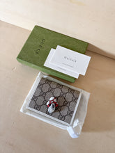Carica l&#39;immagine nel visualizzatore di Gallery, Gucci Portafoglio Compact GG Supreme Limited Funghetto
