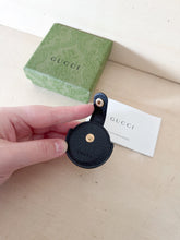 Carica l&#39;immagine nel visualizzatore di Gallery, Gucci Porta AirTag Pelle Nero
