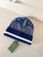 Carica l&#39;immagine nel visualizzatore di Gallery, Gucci Cappellino Cashmere GG Jumbo Blu &amp; Bianco

