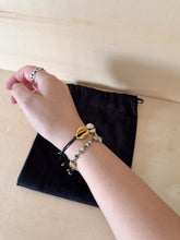Carica l&#39;immagine nel visualizzatore di Gallery, Saint Laurent Bracciale Conchiglie &amp; Pelle

