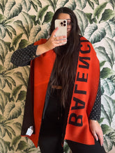 Carica l&#39;immagine nel visualizzatore di Gallery, Balenciaga Sciarpa Logo Scritta Arancione
