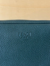 Carica l'immagine nel visualizzatore di Gallery, Fendi Beauty Trousse Medio In Pelle
