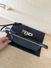 Carica l'immagine nel visualizzatore di Gallery, Fendi Mini Clutch Vitello Baltico Nera Con Tracolla
