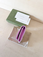 Carica l&#39;immagine nel visualizzatore di Gallery, Gucci Portacarte GG Marmont Bicolor

