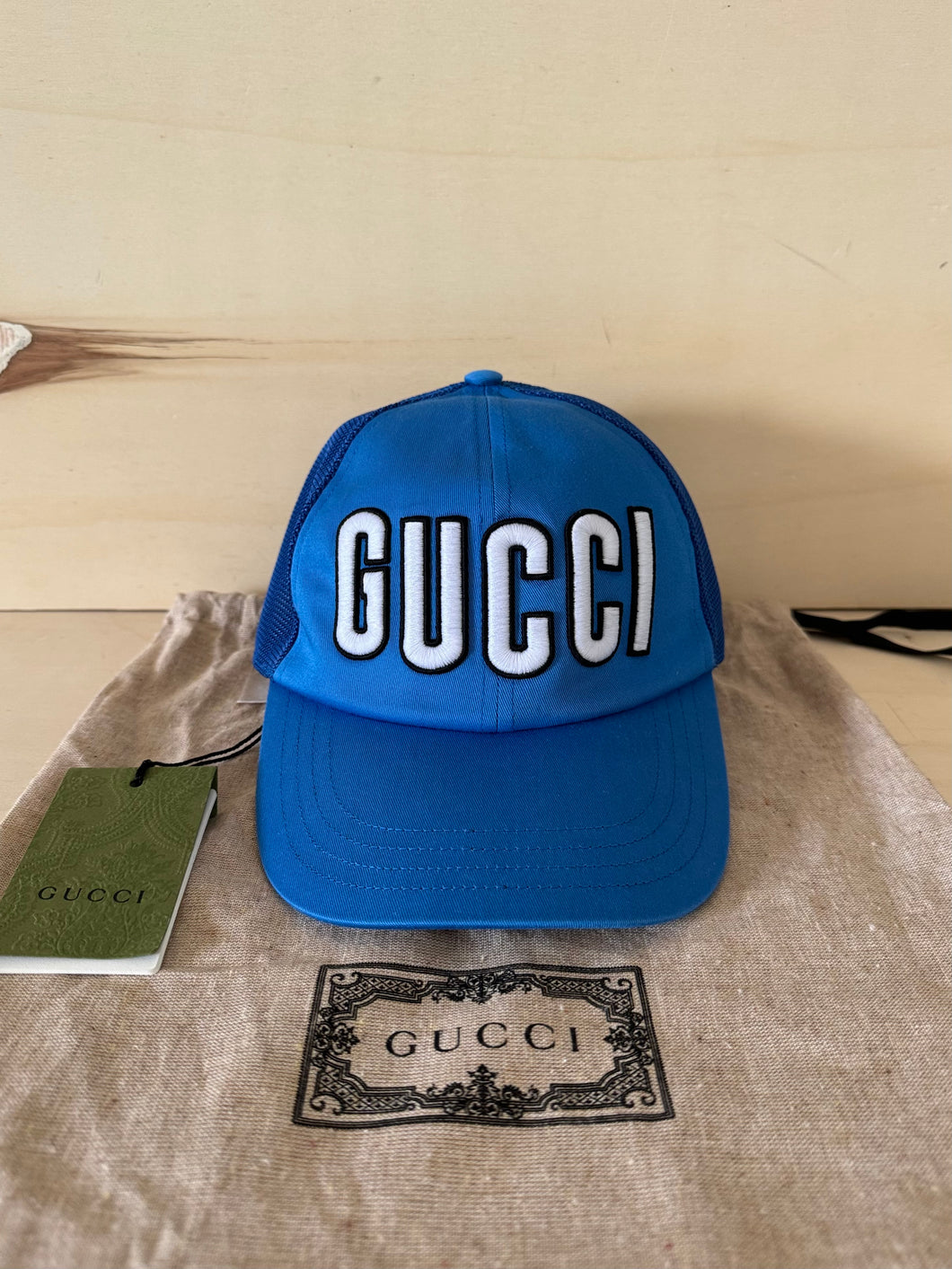 Gucci cappellino limited edition scritta logo