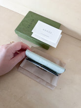Carica l'immagine nel visualizzatore di Gallery, Gucci Portacarte Gilbert GG Turchese

