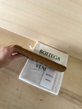 Carica l&#39;immagine nel visualizzatore di Gallery, Bottega Veneta Cover per Agenda
