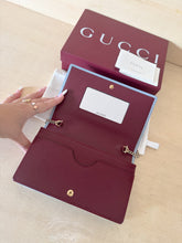 Carica l&#39;immagine nel visualizzatore di Gallery, Gucci GG Marmont Wallet On Chain Bicolor
