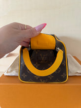 Carica l&#39;immagine nel visualizzatore di Gallery, Louis Vuitton Trousse Toilette Dopp Kit Bicolor
