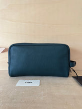Carica l'immagine nel visualizzatore di Gallery, Fendi Beauty Trousse Medio In Pelle
