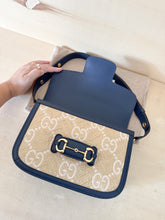 Carica l&#39;immagine nel visualizzatore di Gallery, Gucci Horsebit 1955 Media Rafia &amp; Pelle

