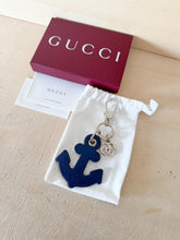 Carica l'immagine nel visualizzatore di Gallery, Gucci Portachiavi Charm Ancora GG
