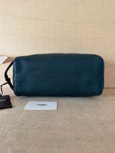 Carica l'immagine nel visualizzatore di Gallery, Fendi Beauty Trousse Medio In Pelle
