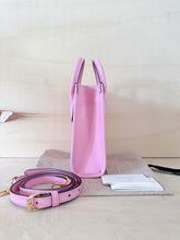 Carica l&#39;immagine nel visualizzatore di Gallery, Gucci Borsa Mini Verticale Rosa Limited Bananya
