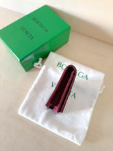 Carica l&#39;immagine nel visualizzatore di Gallery, Bottega Veneta Portacarte Cassette Barolo
