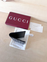 Carica l'immagine nel visualizzatore di Gallery, Gucci Portacarte Verticale GG Shadow Nero/Grigio
