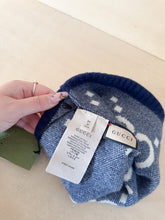 Carica l&#39;immagine nel visualizzatore di Gallery, Gucci Cappellino Cashmere GG Jumbo Blu &amp; Bianco

