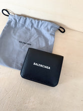 Carica l'immagine nel visualizzatore di Gallery, Balenciaga Portafoglio Compact Donna Nero Logo
