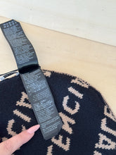 Carica l&#39;immagine nel visualizzatore di Gallery, Balenciaga Cappello Lana Logo Beige
