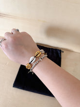 Carica l&#39;immagine nel visualizzatore di Gallery, Saint Laurent Bracciale Conchiglie &amp; Pelle

