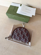 Carica l'immagine nel visualizzatore di Gallery, Gucci Portamonete &amp; Charm Chiavi GG Shadow
