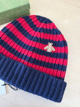 Carica l&#39;immagine nel visualizzatore di Gallery, Gucci Cappellino In Lana Con Dettaglio Ape
