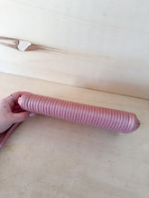 Carica l'immagine nel visualizzatore di Gallery, Miu Miu Pochette Matelassé Con Laccetto Rosa
