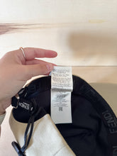 Carica l&#39;immagine nel visualizzatore di Gallery, Fendi Cappellino Stampa Floreale Limited Edition
