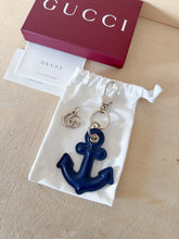 Carica l'immagine nel visualizzatore di Gallery, Gucci Portachiavi Charm Ancora GG
