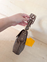 Carica l&#39;immagine nel visualizzatore di Gallery, Fendi Chef Limited Edition FF Traforate Marrone
